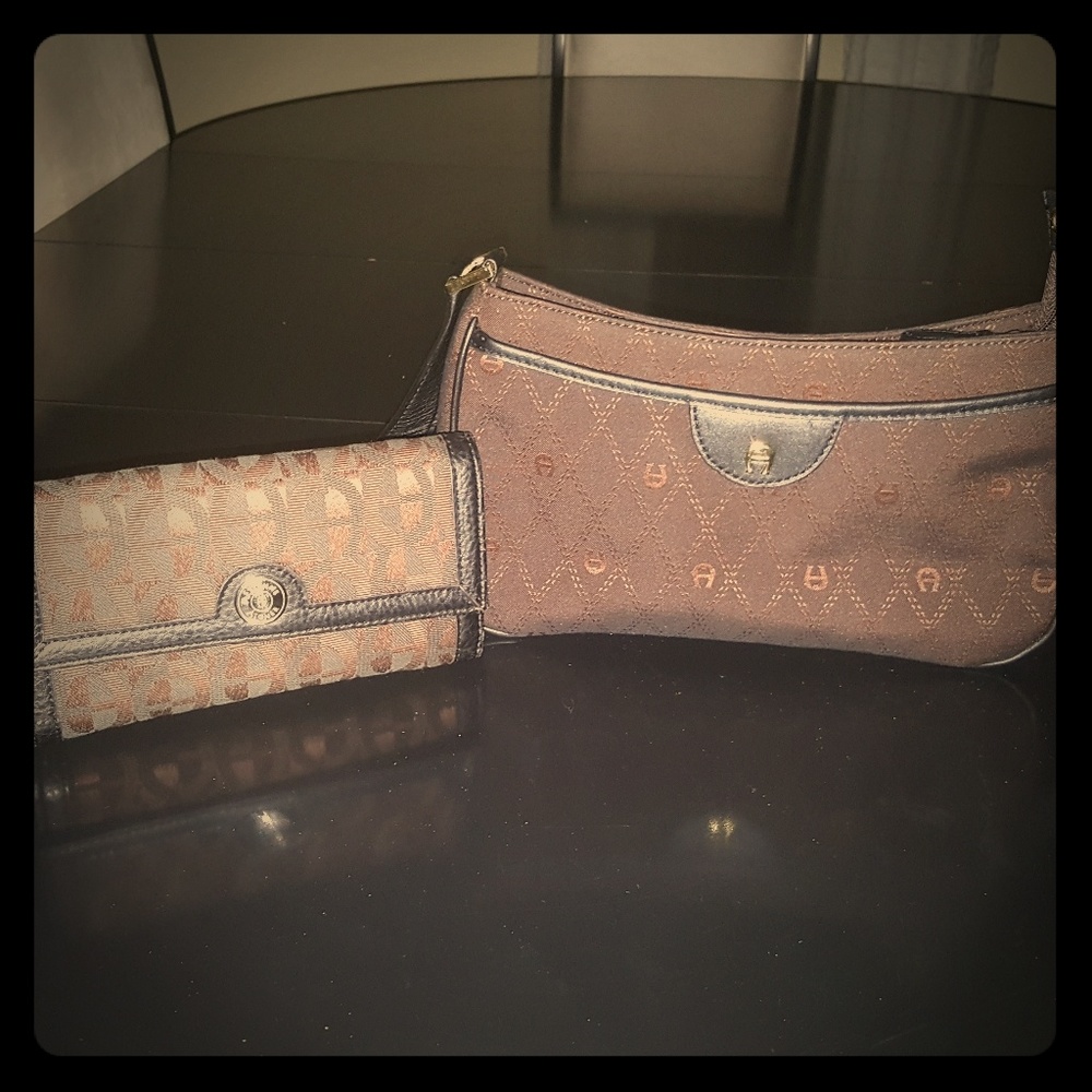 Vintage brown purse with matching wallet